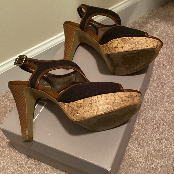Loft Isabelle Canvas T-Strap Platform Heels size: 7.5 black & faux brown leather - Picture 4 of 4